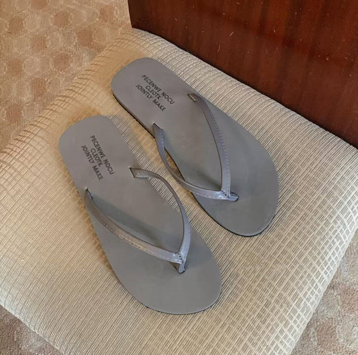 Summer couple flip-flops men's beach shoes