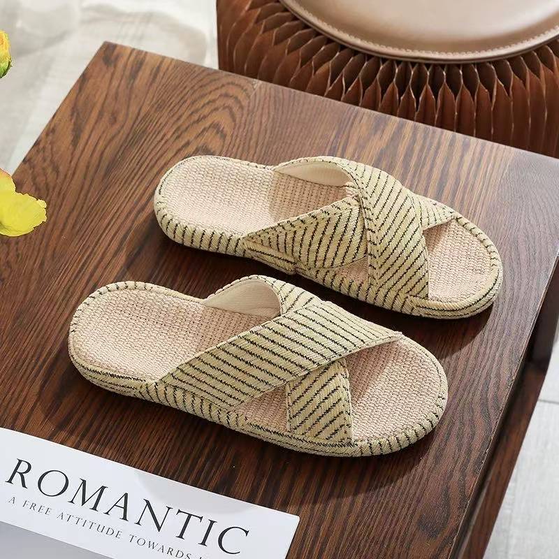 Low-end Japanese ergonomic slippers